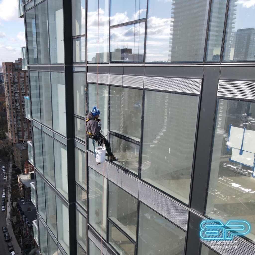 winter-highrise-cleaning-windows